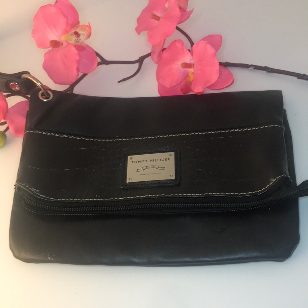Tommy Hilfiger Foldover Purse Clutch Wristlet - Picture 2 of 6
